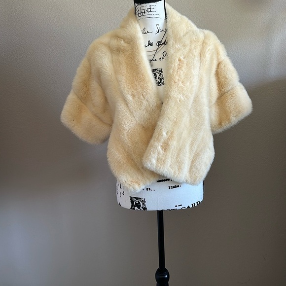 Vintage Ben Kahn | Cream Fur Capelet - Picture 1 of 5